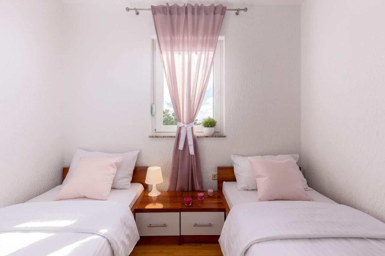 Apartments Lulic 茨里克韦尼察 外观 照片